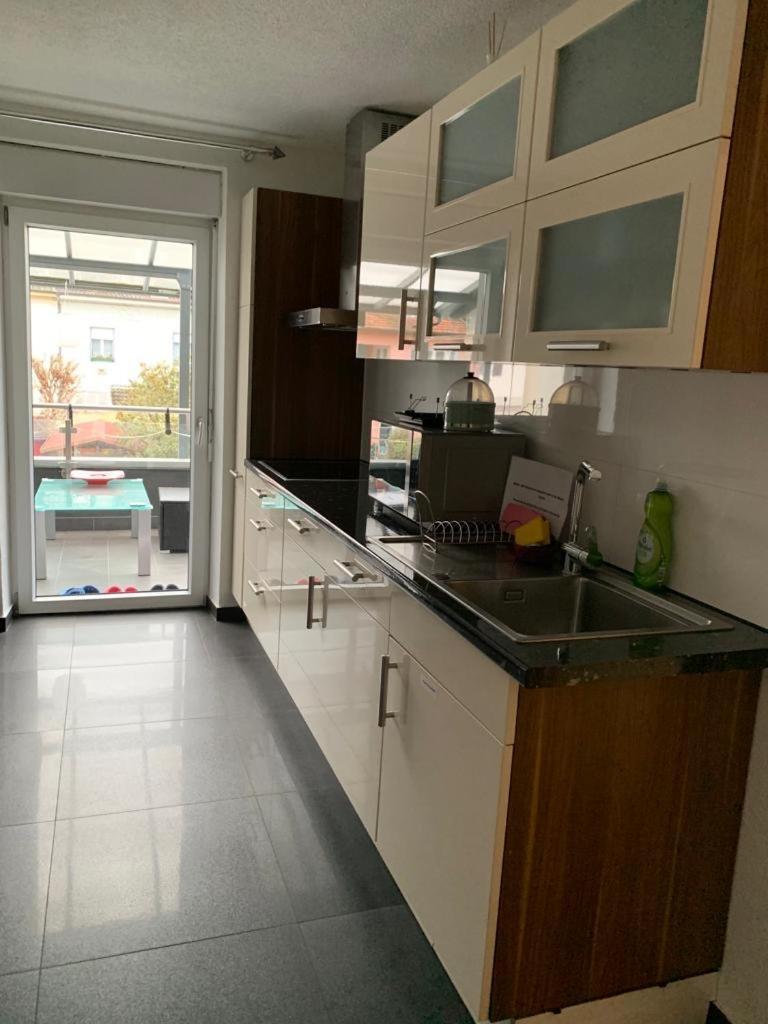 Guenstige Zimmer-Unterkunft Zimmer Mit Gemeinschaftsbad Lörrach Екстериор снимка