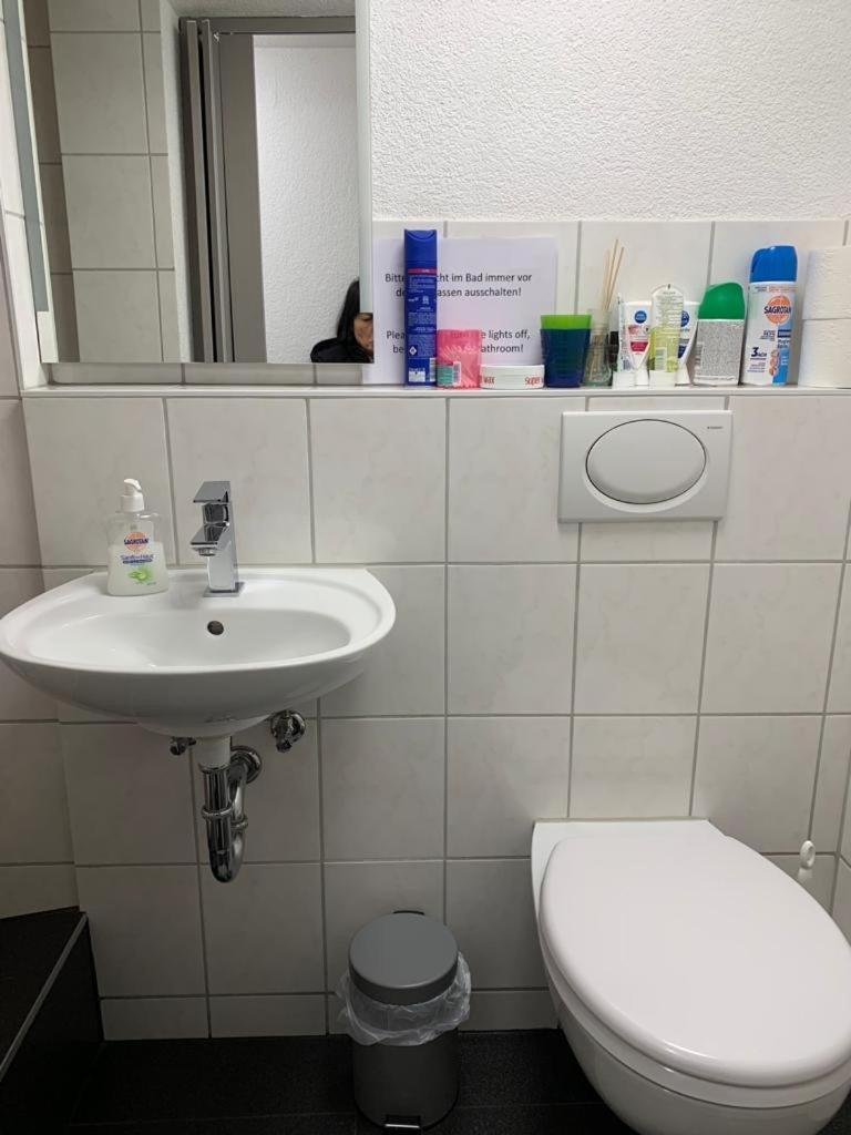 Guenstige Zimmer-Unterkunft Zimmer Mit Gemeinschaftsbad Lörrach Екстериор снимка