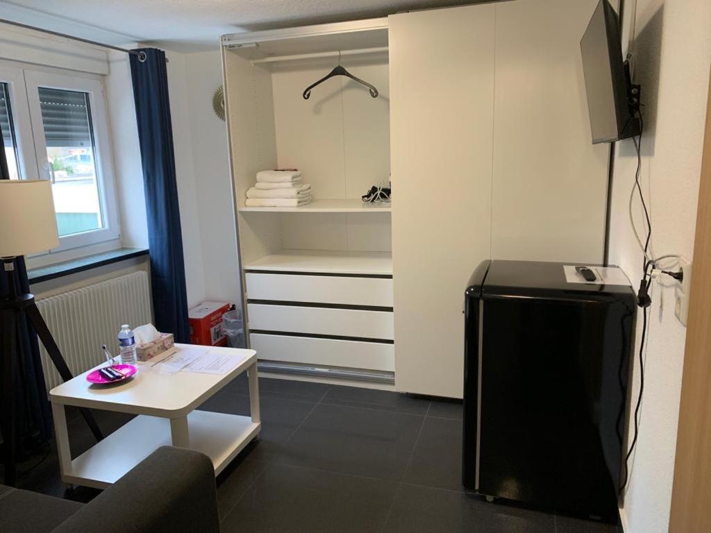 Guenstige Zimmer-Unterkunft Zimmer Mit Gemeinschaftsbad Lörrach Екстериор снимка