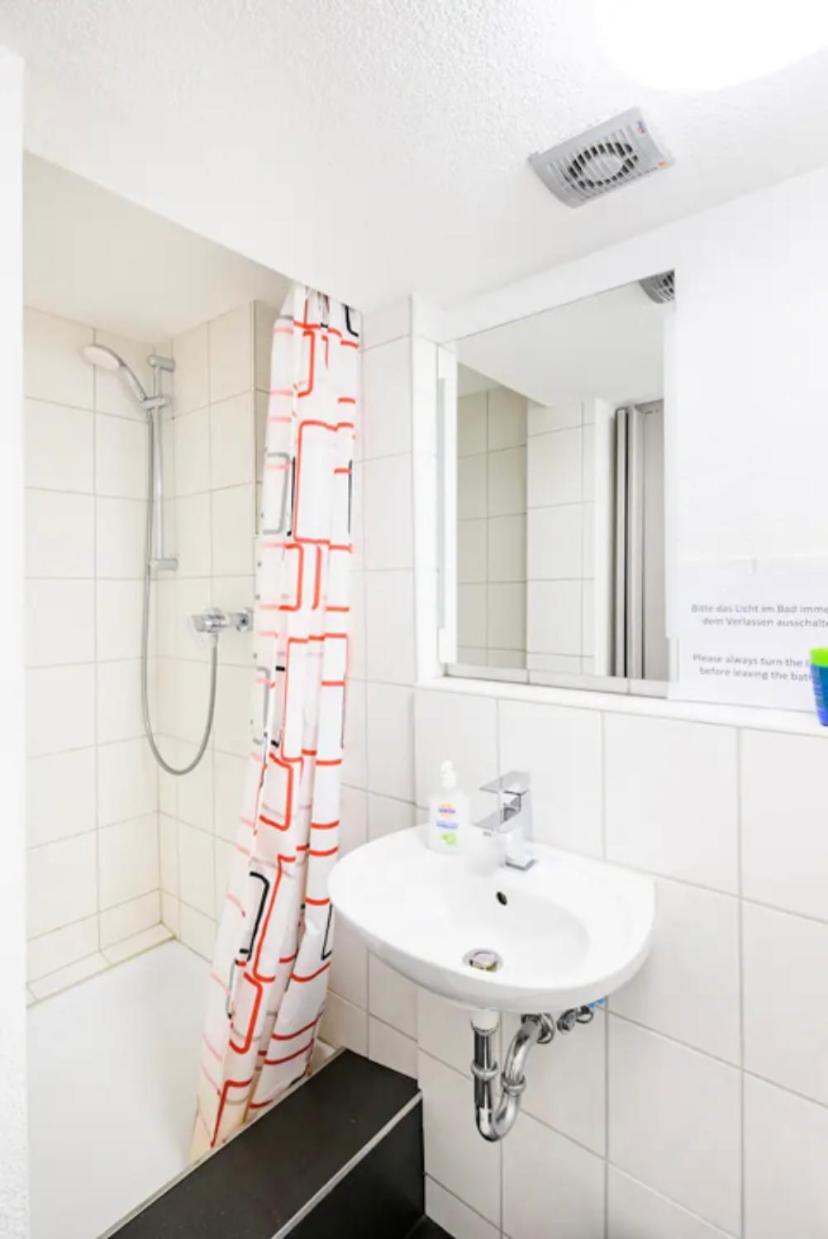 Guenstige Zimmer-Unterkunft Zimmer Mit Gemeinschaftsbad Lörrach Екстериор снимка