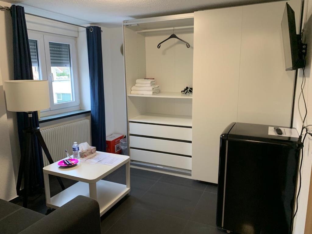 Guenstige Zimmer-Unterkunft Zimmer Mit Gemeinschaftsbad Lörrach Екстериор снимка