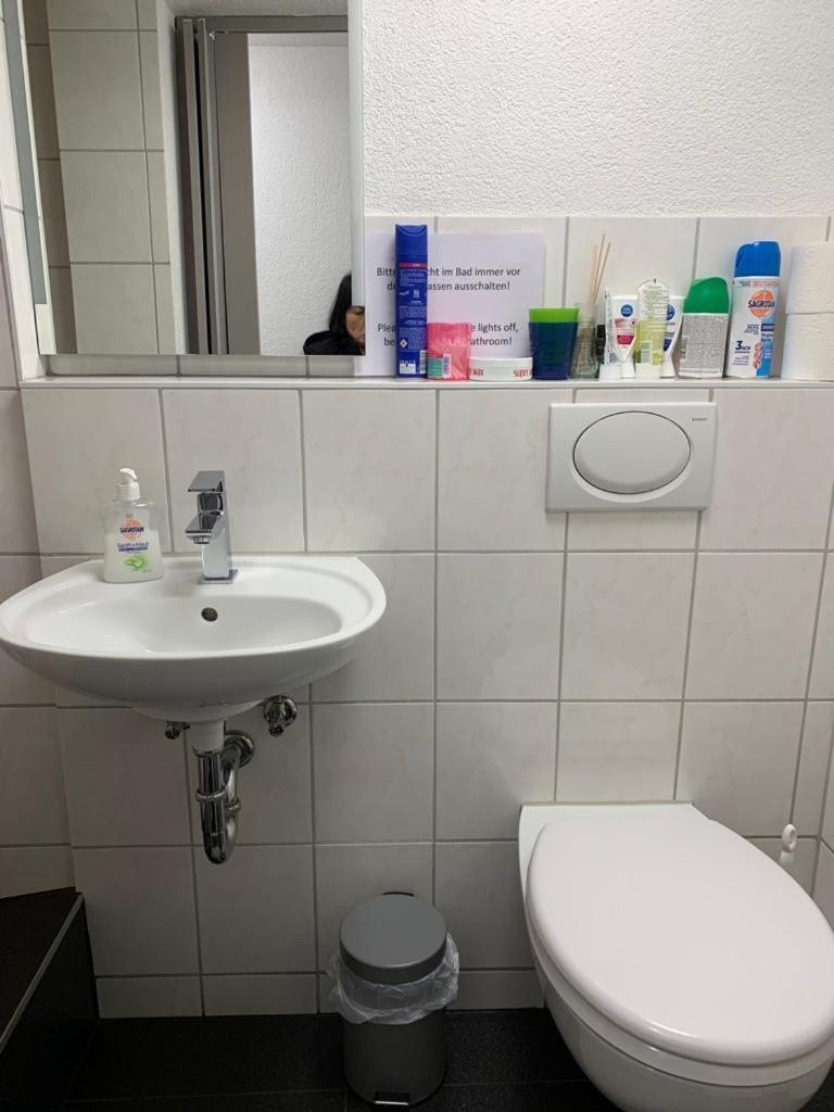 Guenstige Zimmer-Unterkunft Zimmer Mit Gemeinschaftsbad Lörrach Екстериор снимка